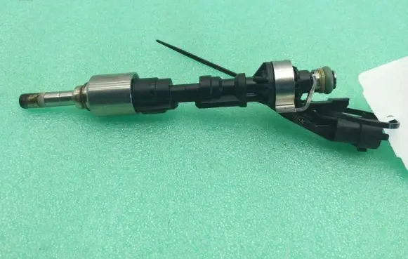 Jaguar F-Pace Fuel injector FX239F593AC
