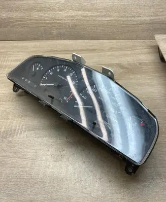Nissan Sentra B13 Speedometer (instrument cluster) 70Y04 2481264Y24 22B0152