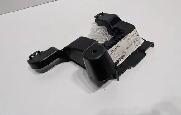 Rear bumper mounting bracket