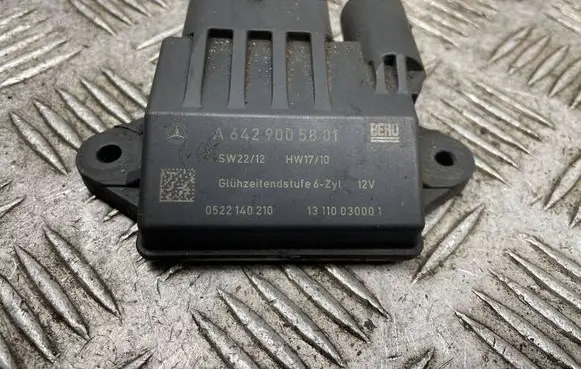 Mercedes-Benz E W212 Glow plug pre-heat relay A6429005801