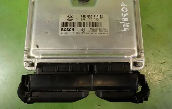 Volkswagen PASSAT B5 Engine control unit/module ECU