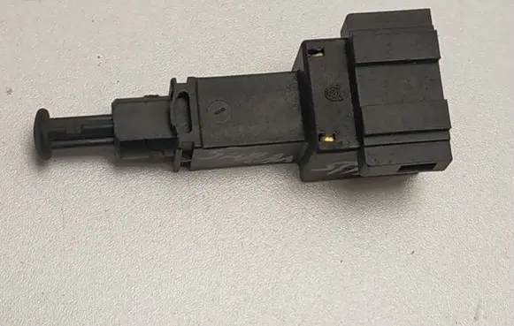 Volkswagen Golf IV Brake fluid reservoir 1J0945511A