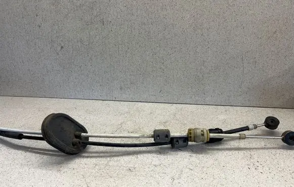 Opel Insignia A Gear shift cable linkage 55560992