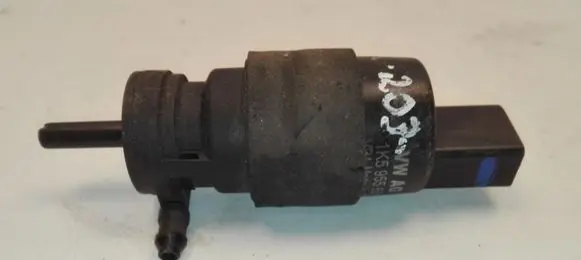 Audi A8 S8 D4 4H Windscreen/windshield washer pump 1K5955651