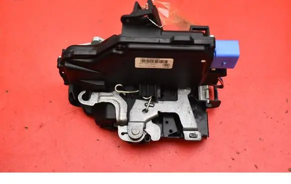 Volkswagen Golf V Front door lock 3D1837016AC