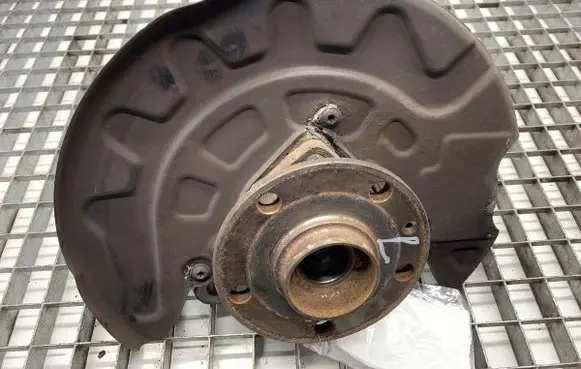 Skoda Octavia Mk3 (5E) Front wheel hub spindle knuckle 