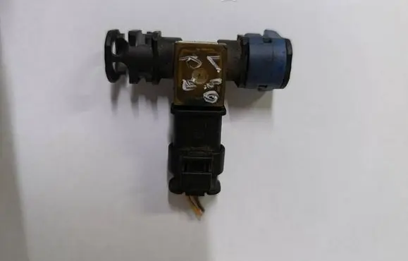 Volvo V40 Fuel pressure sensor 31405791 20206151361348