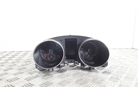 Volkswagen Golf VI Speedometer (instrument cluster) 5K0920860E