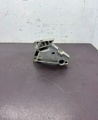 Audi A3 S3 8V Engine mounting bracket 04L199207