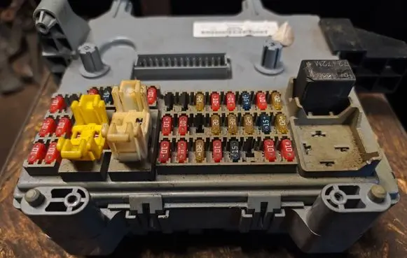 Jeep Cherokee III KJ Fuse module 56009987AF