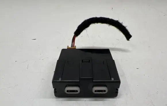 Skoda Octavia Mk4 USB socket connector 3G5035954A