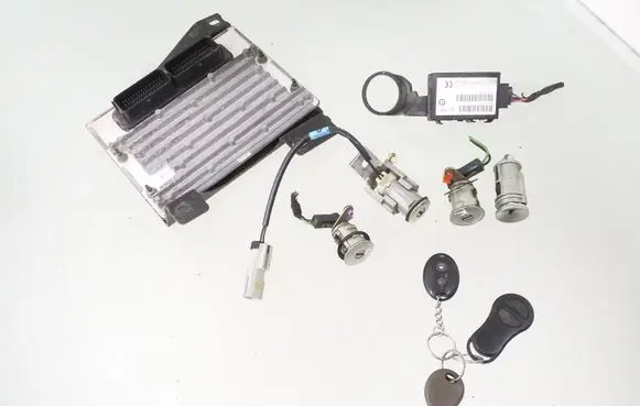 Chrysler PT Cruiser Engine ECU kit and lock set P05033174AA 5WY7009B 04671677AC