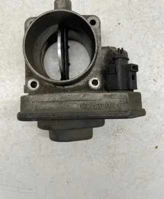 Skoda Octavia Mk1 (1U) Throttle valve 038128063C