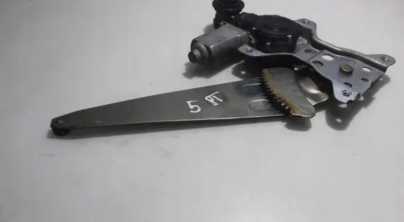 Toyota Corolla Verso E121 Rear window lifting mechanism without motor 062040-1550