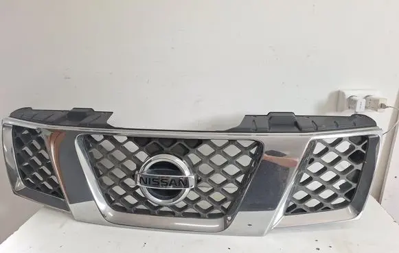 Nissan Navara Front bumper upper radiator grill