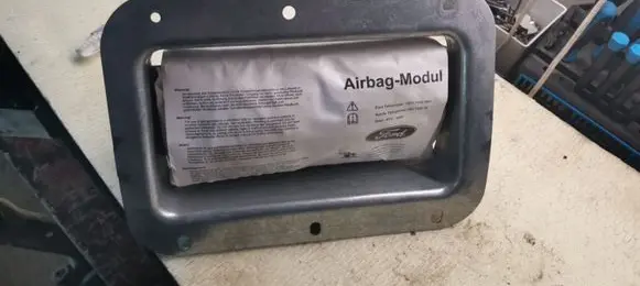 Ford Mondeo Mk III Passenger airbag