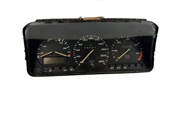 Volkswagen PASSAT B4 Speedometer (instrument cluster) 81117657