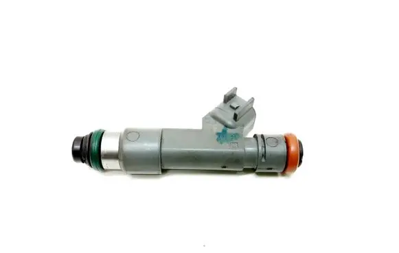 Volvo XC90 Fuel injector 8653608