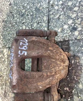 Toyota Corolla Verso AR10 Front brake caliper