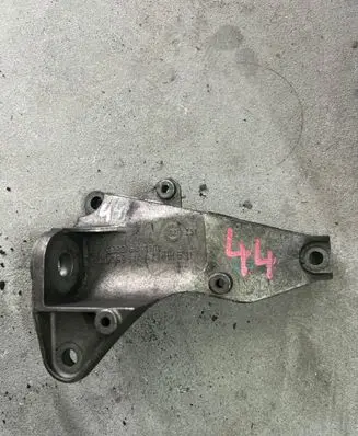 Audi A6 S6 C5 4B Gearbox mounting bracket 8D0399114AJ