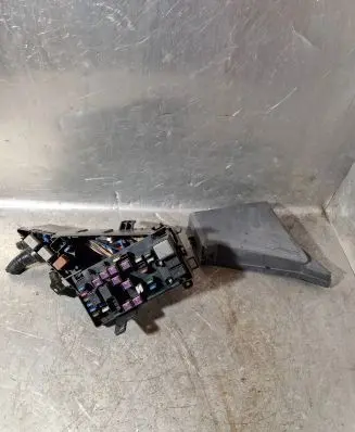Subaru Outback Fuse box set MB100200B