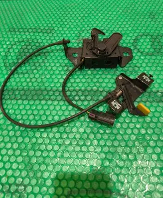 Chevrolet Volt II Engine bonnet/hood lock/catch 84075292