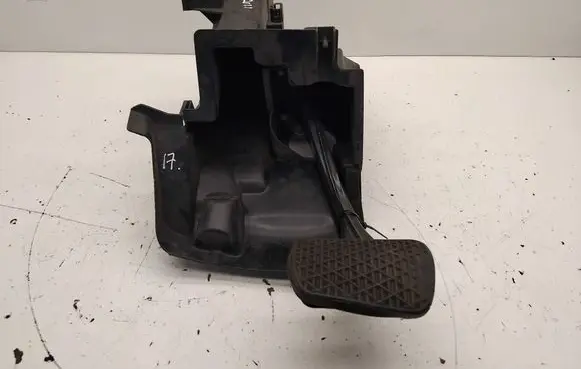 Mercedes-Benz E W211 Brake pedal A2116840918