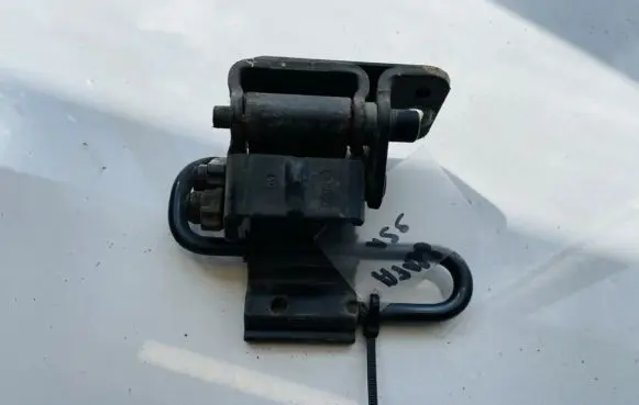 Audi A4 S4 B6 8E 8H Rear door lower hinge 8e0833412