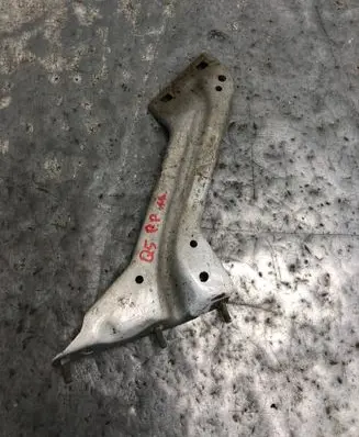 Audi Q5 SQ5 Fender mounting bracket 8R0821136