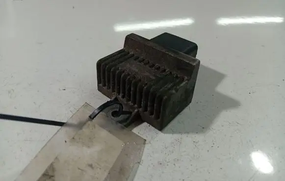 Renault Scenic I Glow plug pre-heat relay 7700115078
