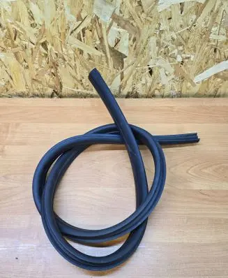 Volvo C70 Rubber seal front coupe door 31256242