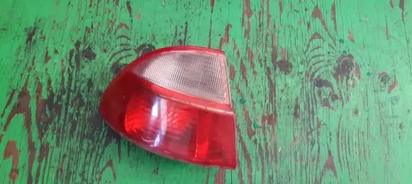 Toyota Avensis T220 Rear/tail lights