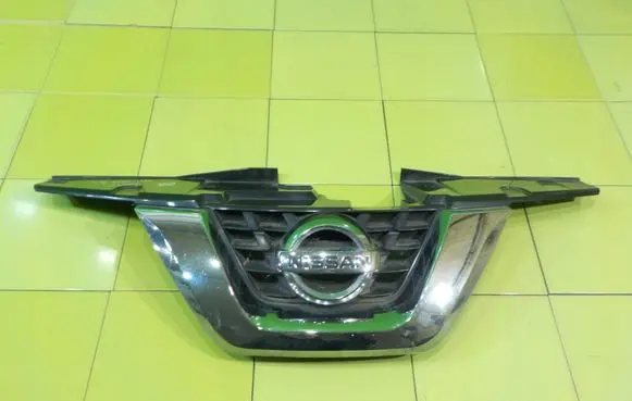 Nissan Juke I F15 Front bumper upper radiator grill 18AB14