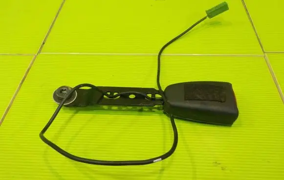 Volvo V70 Front seatbelt 117394 12AB62 6623450