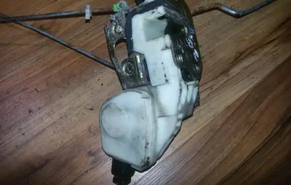 Mitsubishi Galant Front door lock