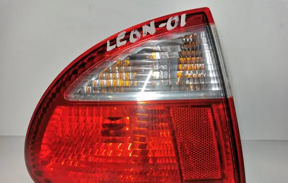 Seat Leon (1M) Rear/tail lights 1M6945111 1M6945095