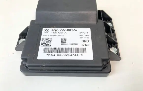 Volkswagen PASSAT CC Hand brake control module 3AA907801G 18233201A