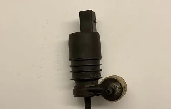 Volkswagen PASSAT B5.5 Windscreen/windshield washer pump PA6GBGF30