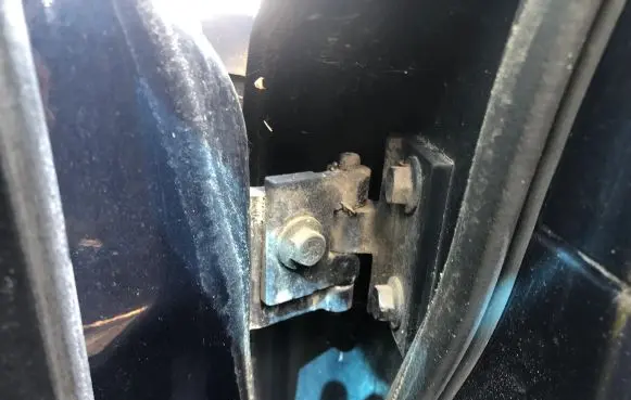 Volvo XC90 Front door upper hinge