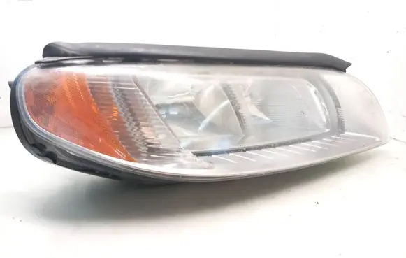 Volvo V70 Headlight/headlamp 31214352