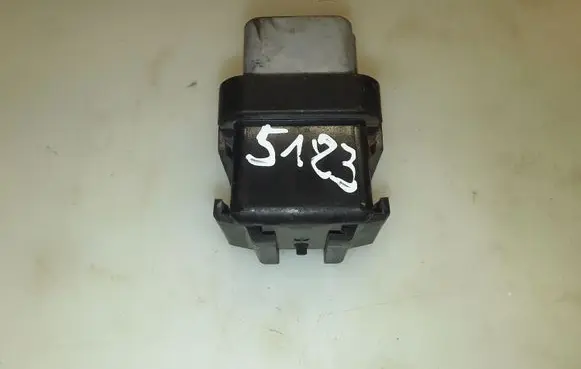 Toyota Yaris Glow plug pre-heat relay 2861067010 1567000671