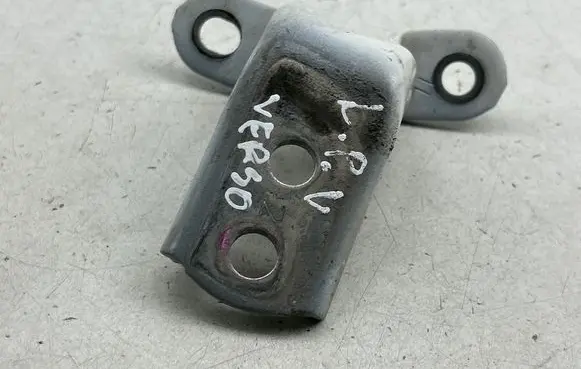 Toyota Verso Front door upper hinge 