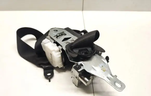 Mercedes-Benz GLS X166 Front seatbelt A1668601400