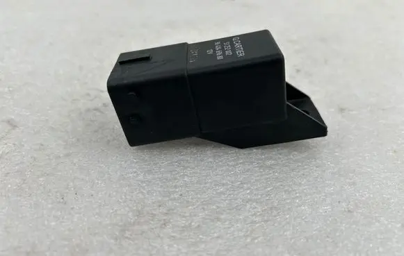 Citroen C5 Glow plug pre-heat relay 9640469680 51252002