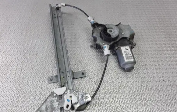 Nissan Almera Tino Front door window regulator with motor 400600T4