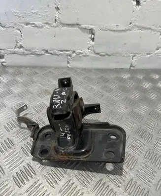 Toyota RAV 4 (XA40) Gearbox mount
