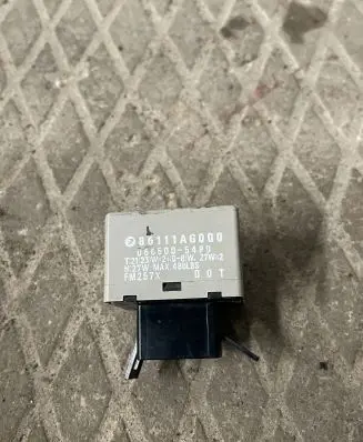 Subaru Outback Hazard warning light relay 86111AG000 0665005480 020100