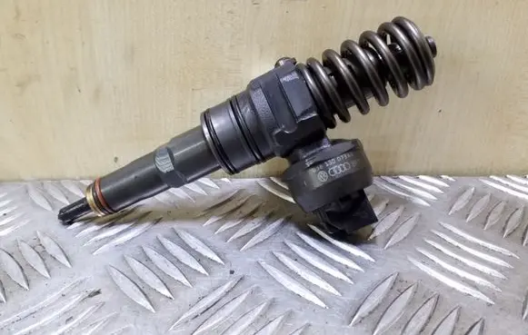 Skoda Octavia Mk1 (1U) Fuel injector 038130073AG 0414720215