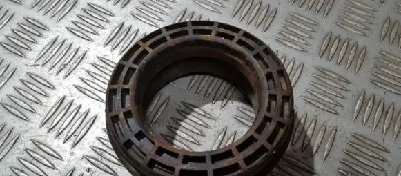 Coil spring mount