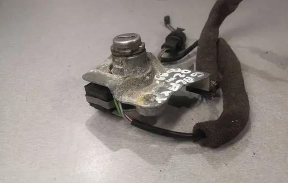 Volkswagen Sharan Tailgate exterior lock 7M0827297